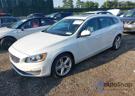 2016 Volvo V60 Premier z USA, uszkodzony, nr VIN YV1612SK5G1312279